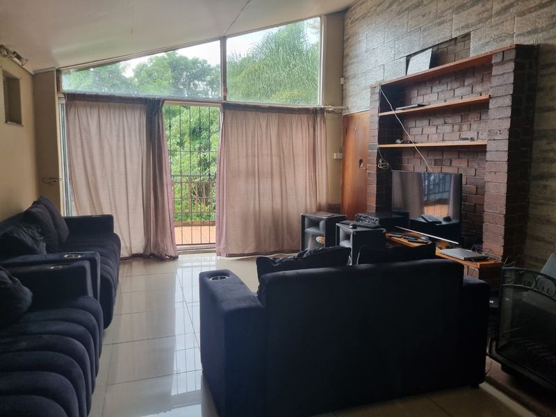 Family Home with Loads of Potential and Bonus Flatlet! - Photo 6