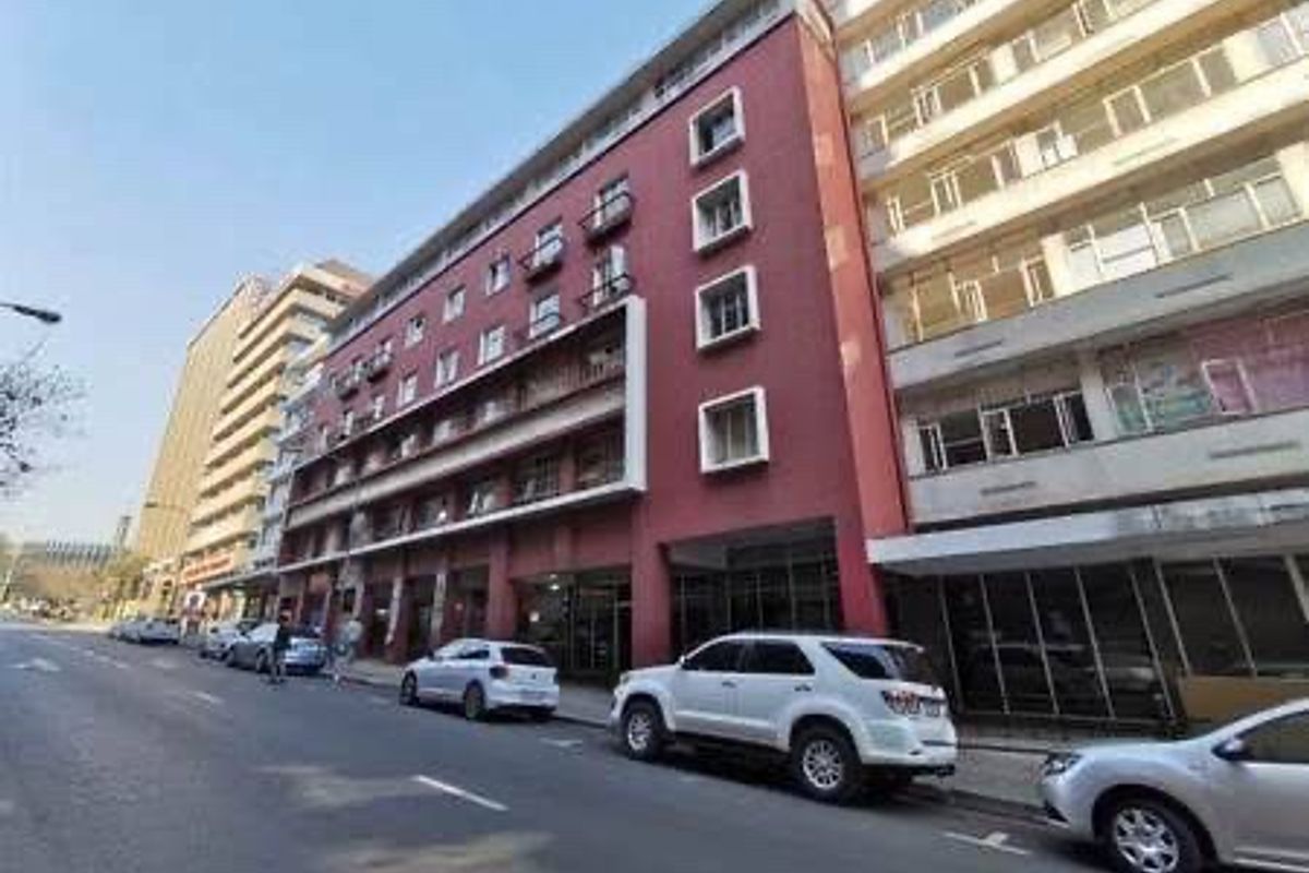 ONE BEDROOM AND ONE BATHROOM  - Photo 2