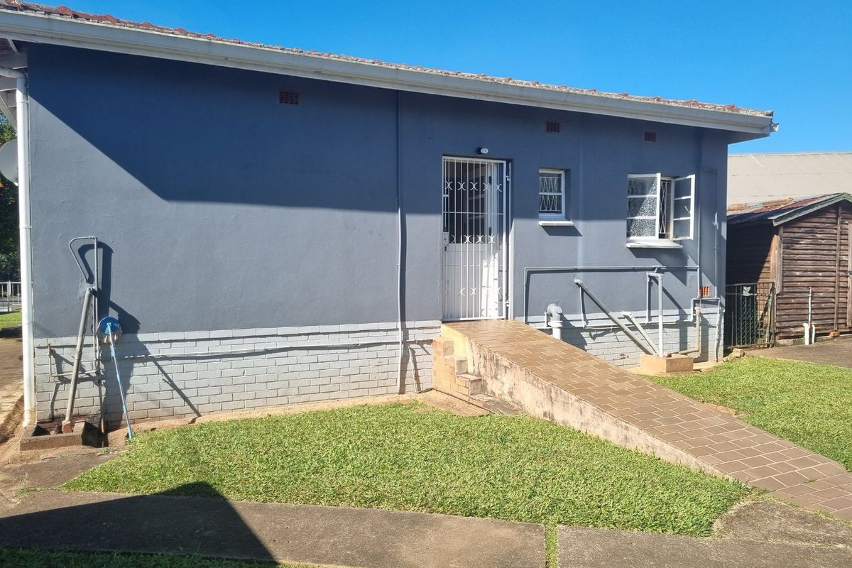 Charming 3-Bedroom Corner Family Home with Flatlet for Sale - Photo 5