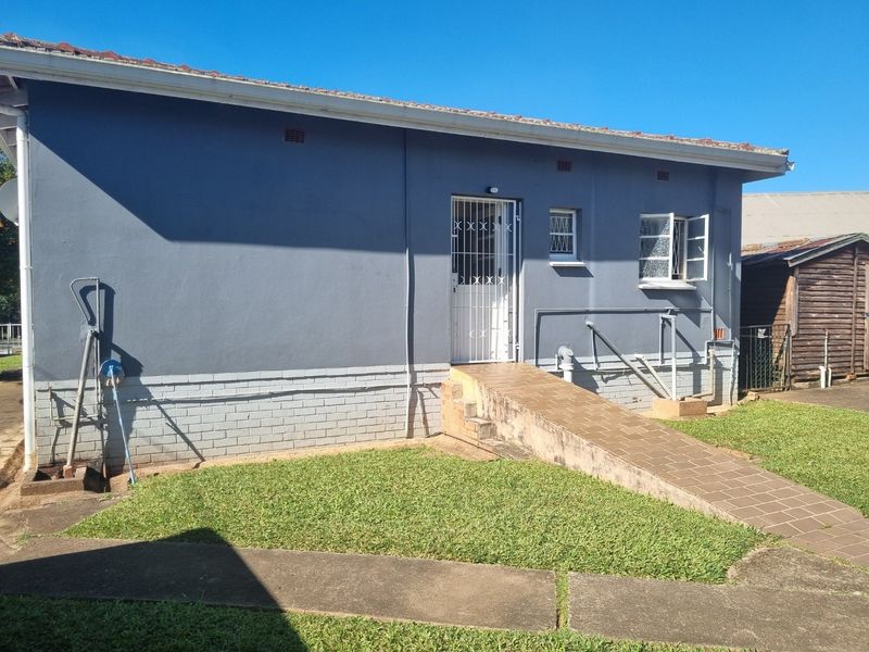 Charming 3-Bedroom Corner Family Home with Flatlet for Sale - Photo 5