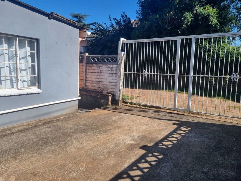 Charming 3-Bedroom Corner Family Home with Flatlet for Sale - Photo 2