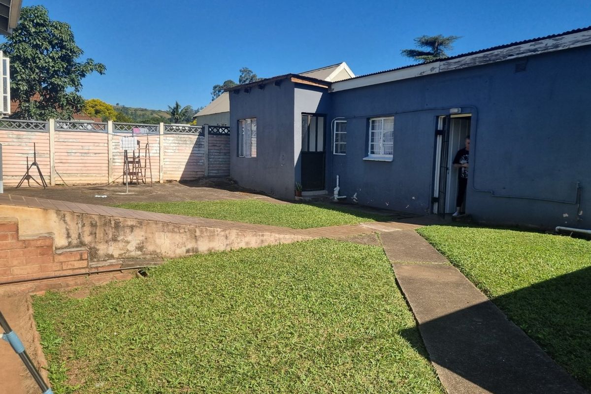 Charming 3-Bedroom Corner Family Home with Flatlet for Sale - Photo 4