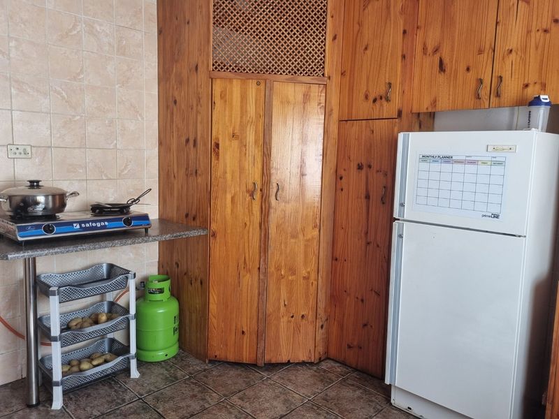 Charming 3-Bedroom Corner Family Home with Flatlet for Sale - Photo 10