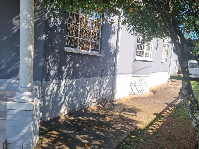 Charming 3-Bedroom Corner Family Home with Flatlet for Sale - Photo 3