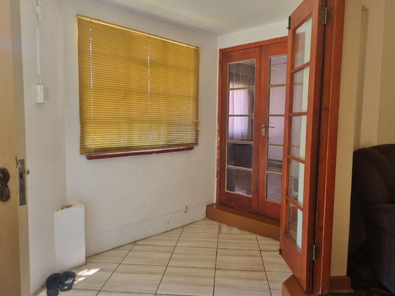 Charming 3-Bedroom Corner Family Home with Flatlet for Sale - Photo 6