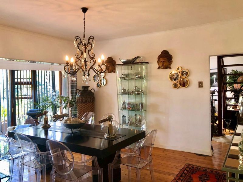 Elegant Double-Story Family Home in Garden Oasis - Photo 3