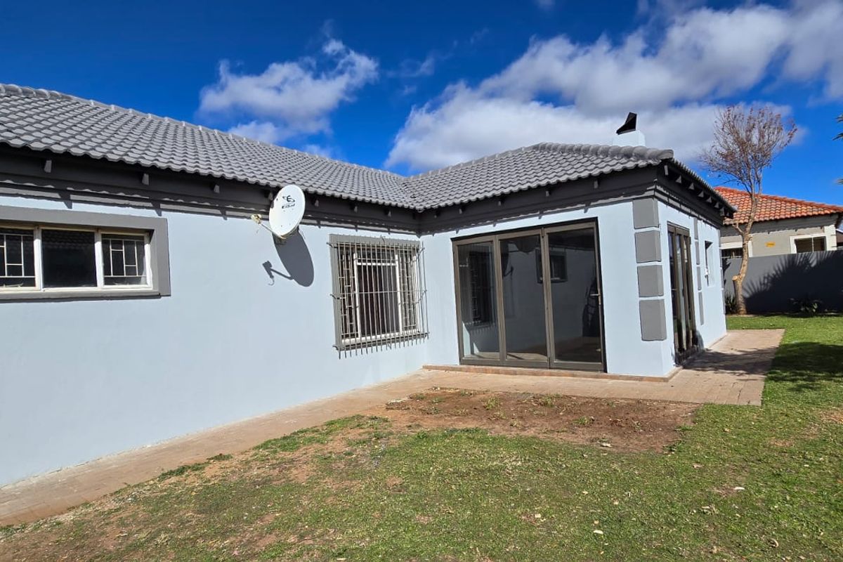 Modern 2-Bedroom Townhouse in Secure Complex - Photo 4
