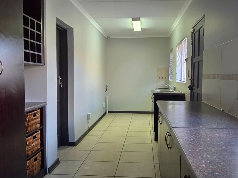 Modern 2-Bedroom Townhouse in Secure Complex - Photo 10