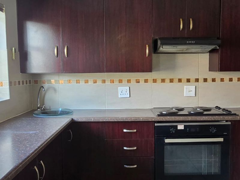 Modern 2-Bedroom Townhouse in Secure Complex - Photo 9