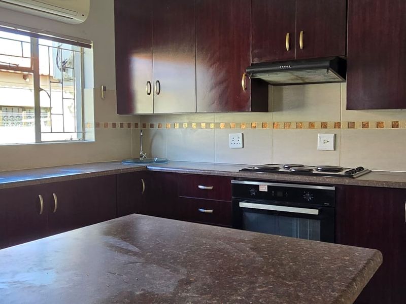 Modern 2-Bedroom Townhouse in Secure Complex - Photo 6