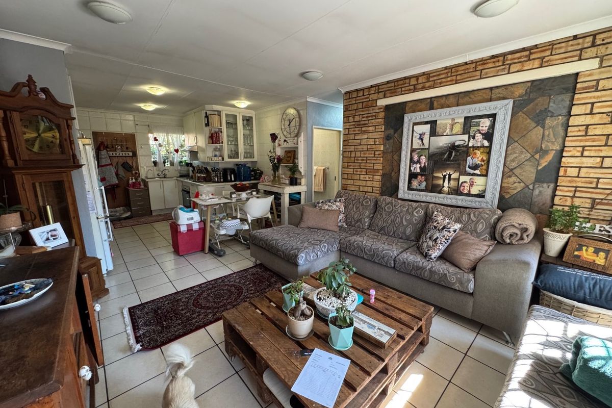 Spacious Family Home with Modern Comforts - Photo 4