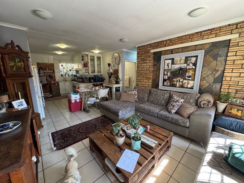 Spacious Family Home with Modern Comforts - Photo 4