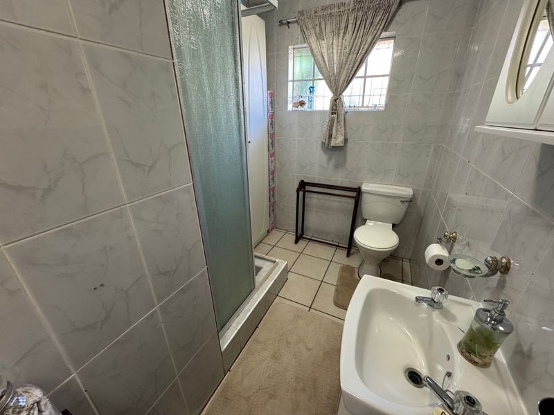 Spacious Family Home with Modern Comforts - Photo 6