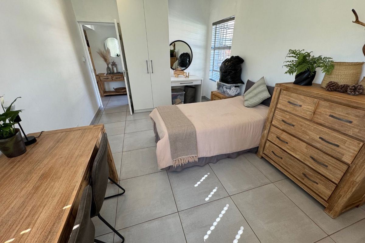 Charming Family Home with Ample Living Space - Photo 4