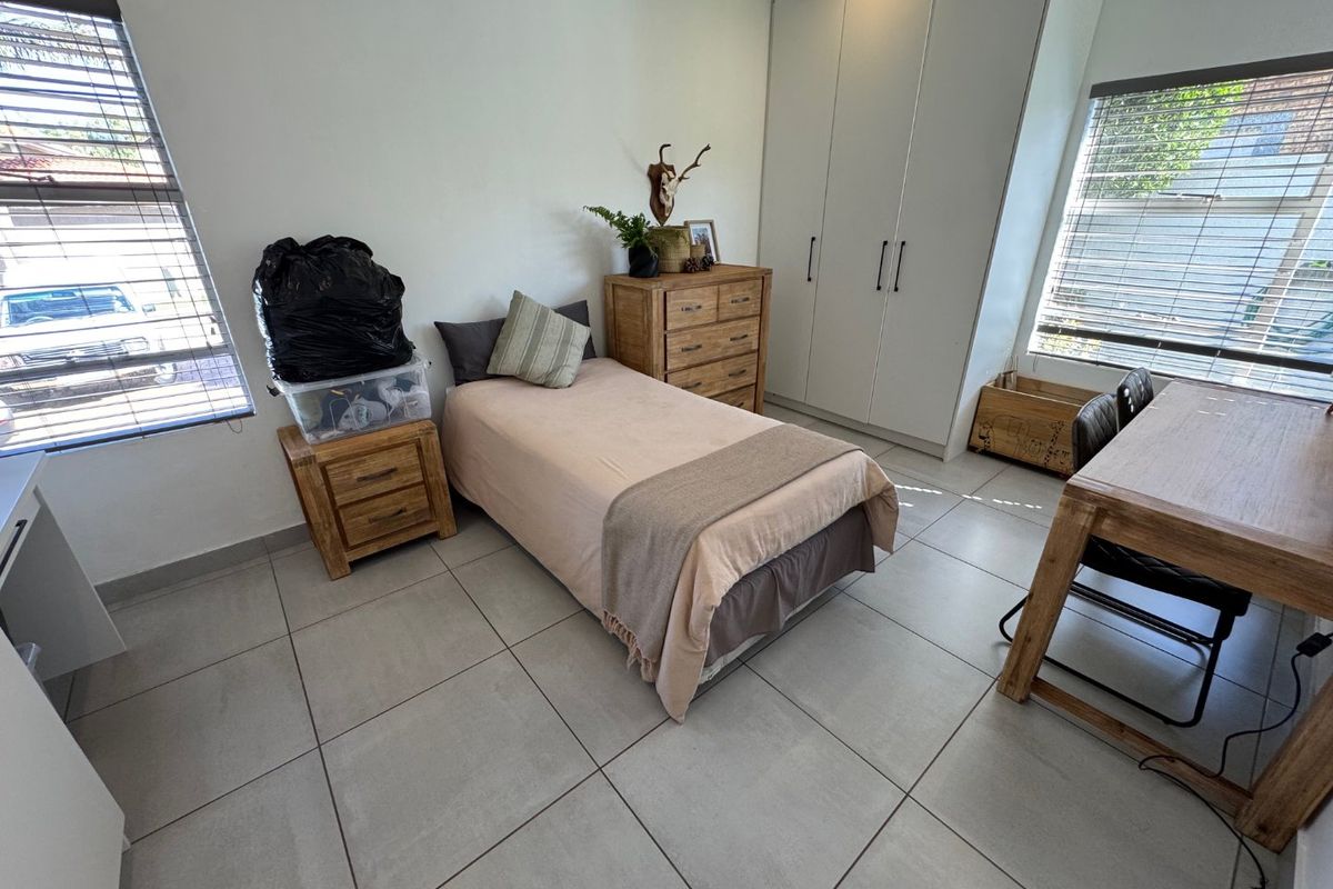 Charming Family Home with Ample Living Space - Photo 3