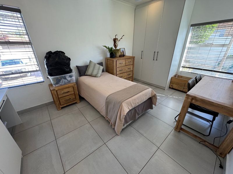 Charming Family Home with Ample Living Space - Photo 3