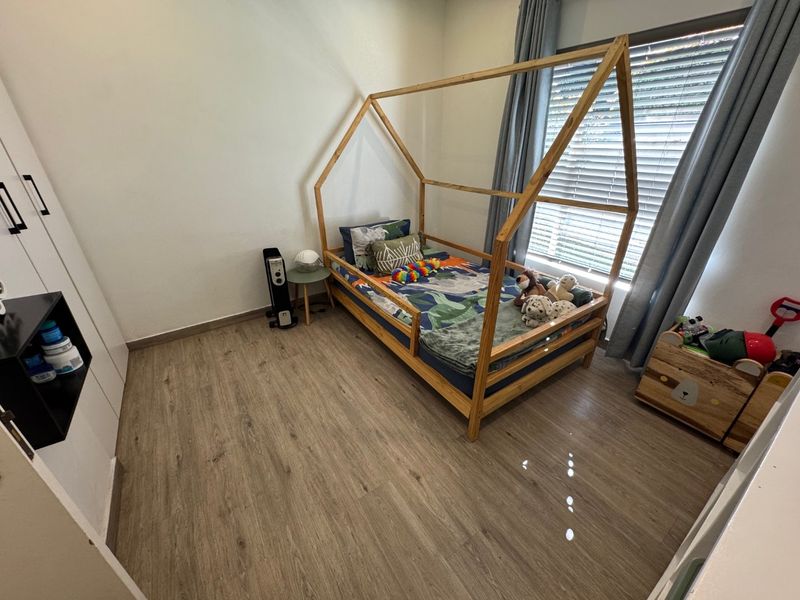 Charming Family Home with Ample Living Space - Photo 9