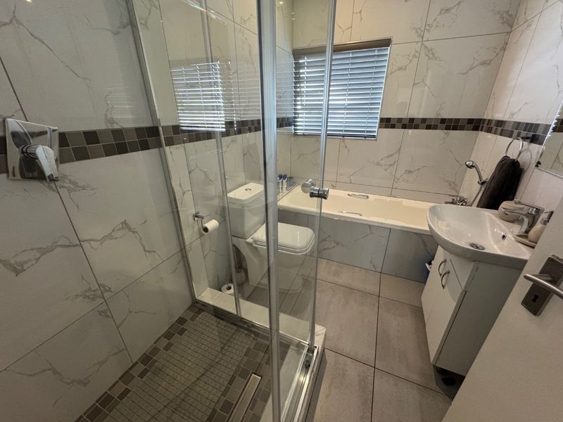 Charming Family Home with Ample Living Space - Photo 8