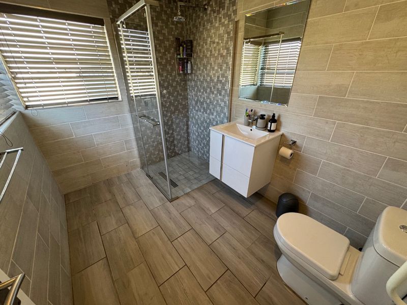 Charming Family Home with Ample Living Space - Photo 7