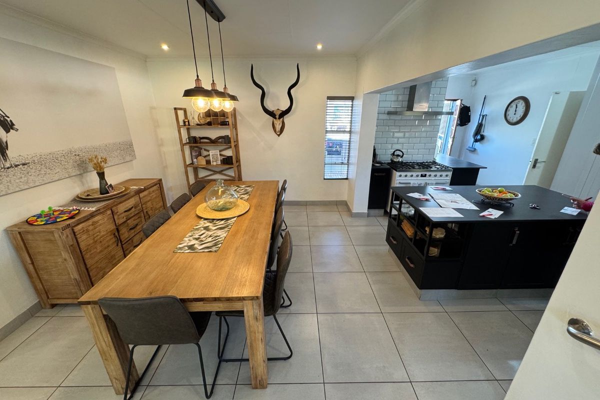 Charming Family Home with Ample Living Space - Photo 2