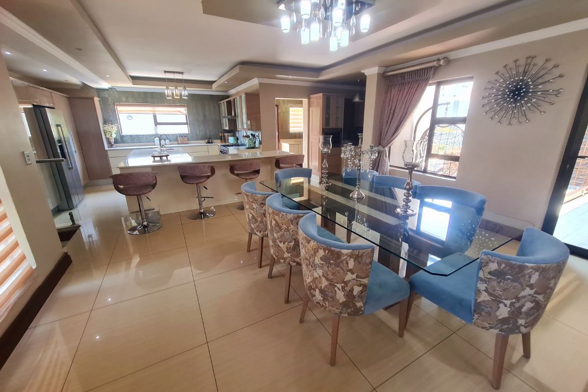 Luxury Family Home On Sought After Lifestyle Estate  - Photo 3