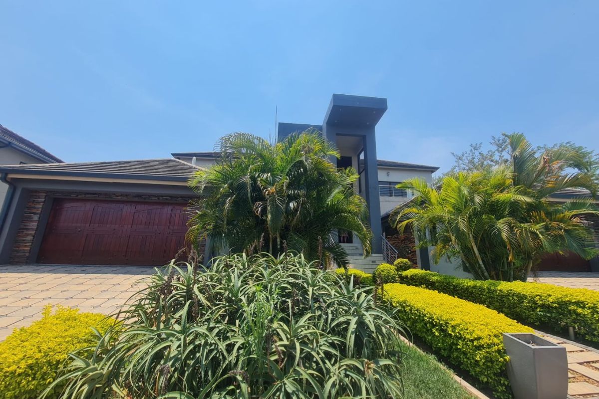 Luxury Family Home On Sought After Lifestyle Estate  - Photo 2