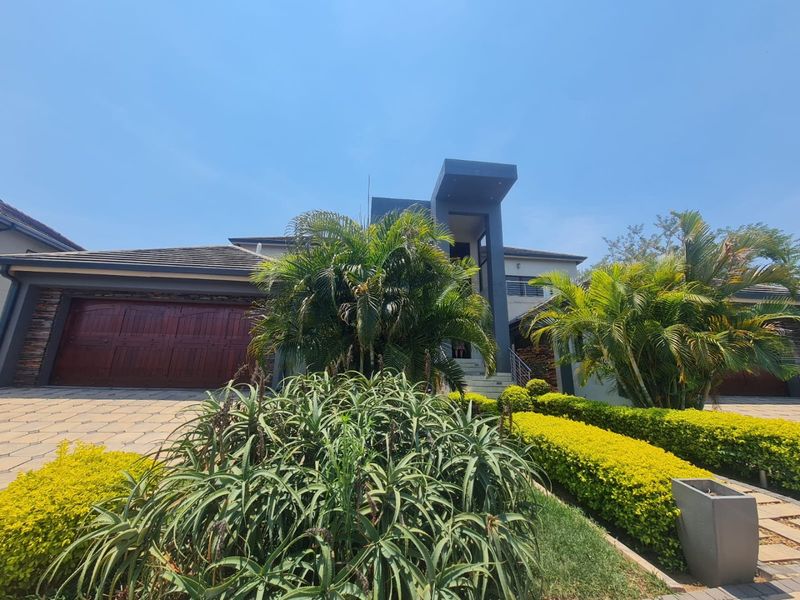 Luxury Family Home On Sought After Lifestyle Estate  - Photo 2