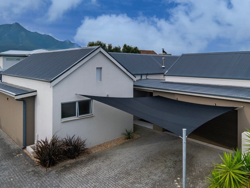 THIS EARLS COURT HOME TICKS ALL THE BOXES - Photo 3