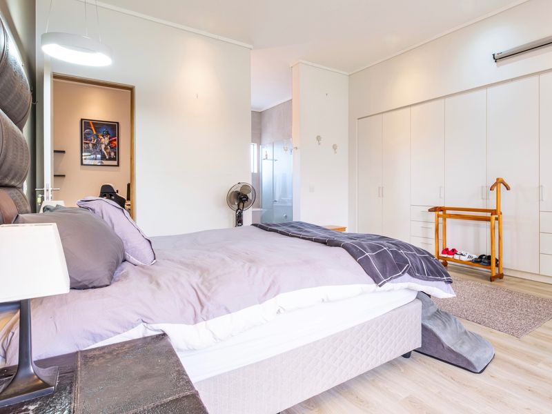 THIS EARLS COURT HOME TICKS ALL THE BOXES - Photo 9