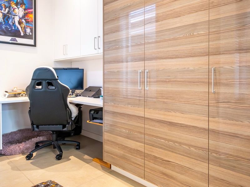 THIS EARLS COURT HOME TICKS ALL THE BOXES - Photo 7