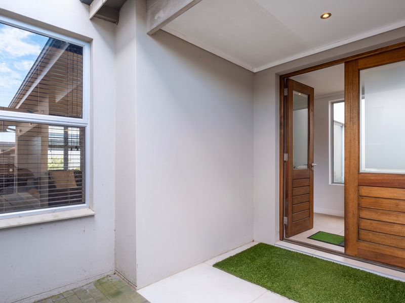 THIS EARLS COURT HOME TICKS ALL THE BOXES - Photo 4