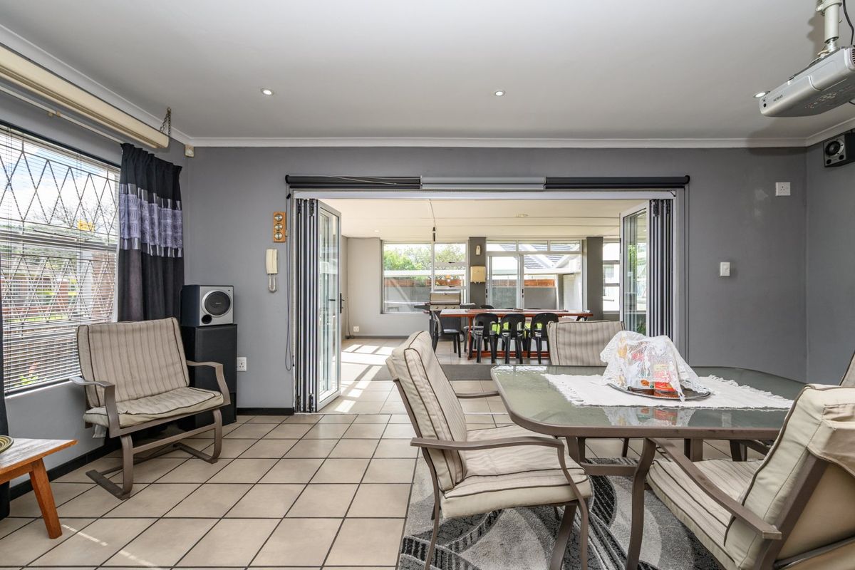 SUPERB FAMILY HOME WITH FLATLET - Photo 5