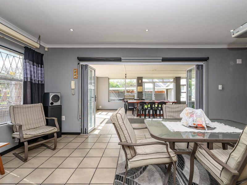 SUPERB FAMILY HOME WITH FLATLET - Photo 5