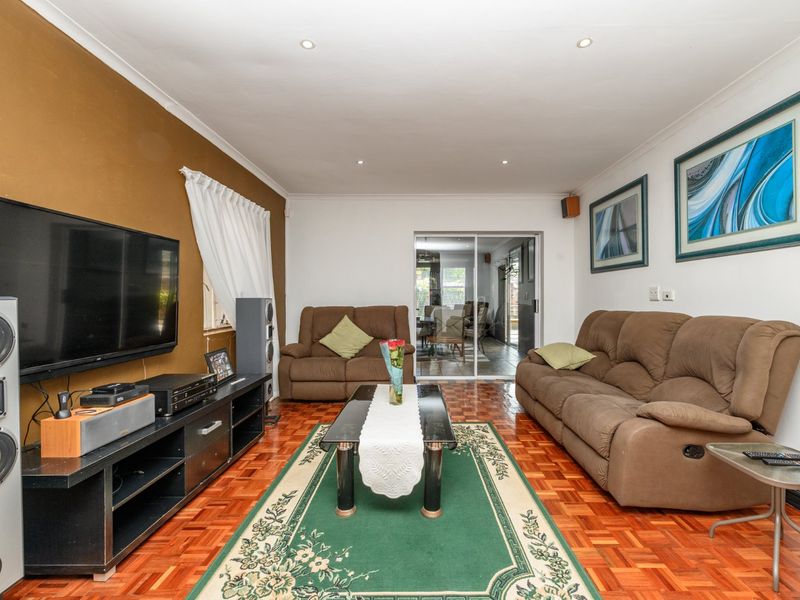 SUPERB FAMILY HOME WITH FLATLET - Photo 10