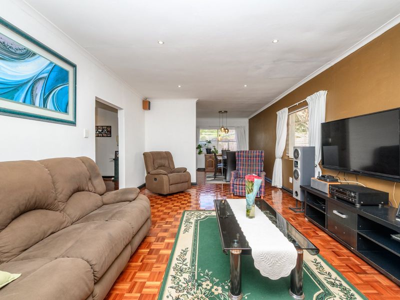 SUPERB FAMILY HOME WITH FLATLET - Photo 9