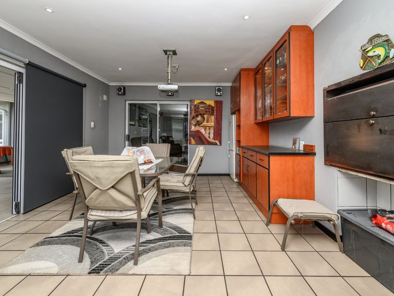 SUPERB FAMILY HOME WITH FLATLET - Photo 8