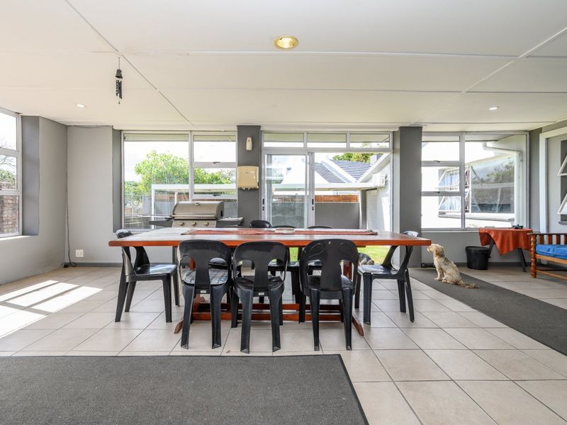 SUPERB FAMILY HOME WITH FLATLET - Photo 6