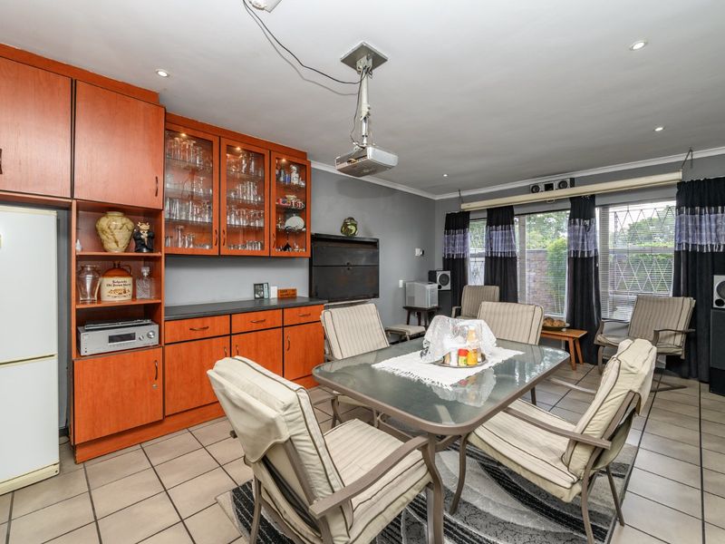 SUPERB FAMILY HOME WITH FLATLET - Photo 7