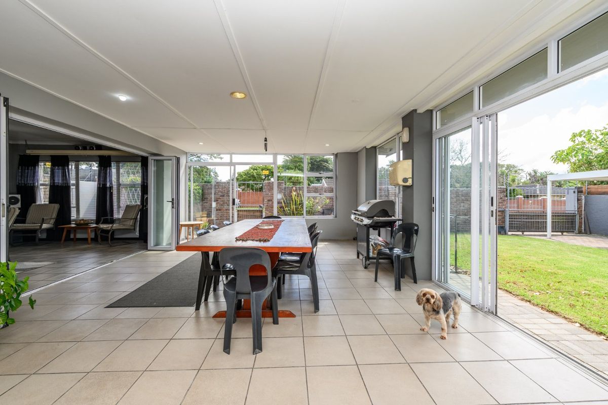 SUPERB FAMILY HOME WITH FLATLET - Photo 3