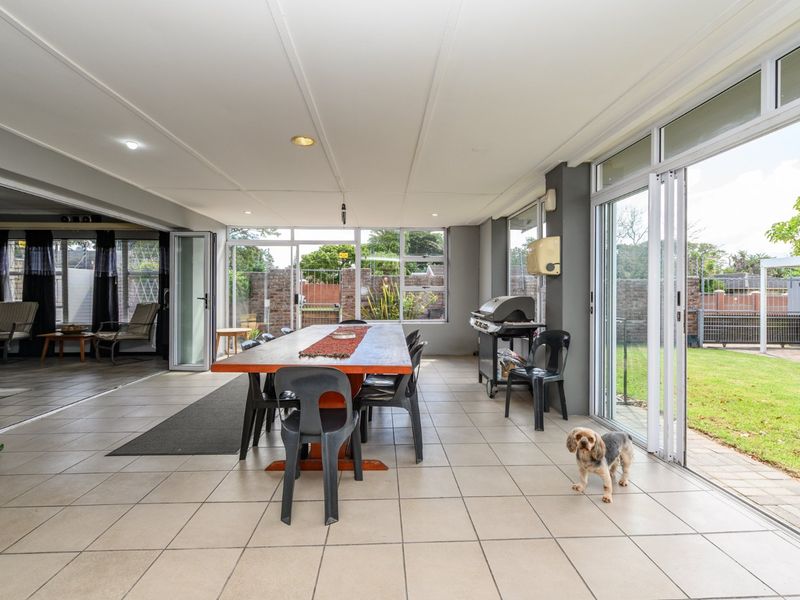 SUPERB FAMILY HOME WITH FLATLET - Photo 3