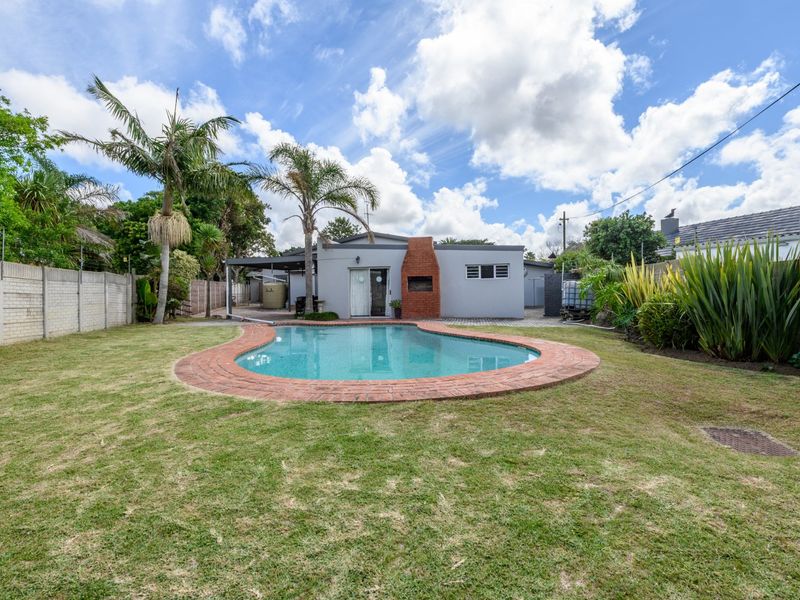 SUPERB FAMILY HOME WITH FLATLET - Photo 2