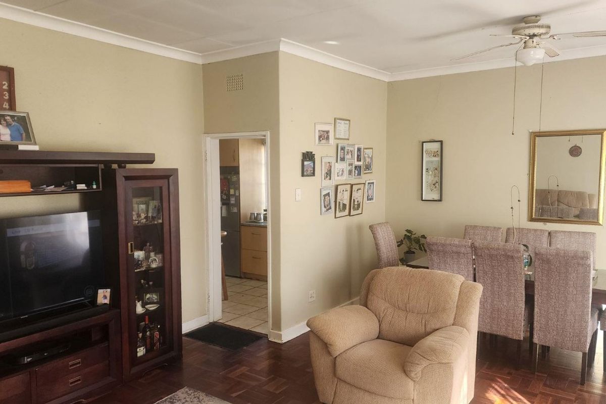 Four Bedroom House for Sale in Wychwood - Photo 3