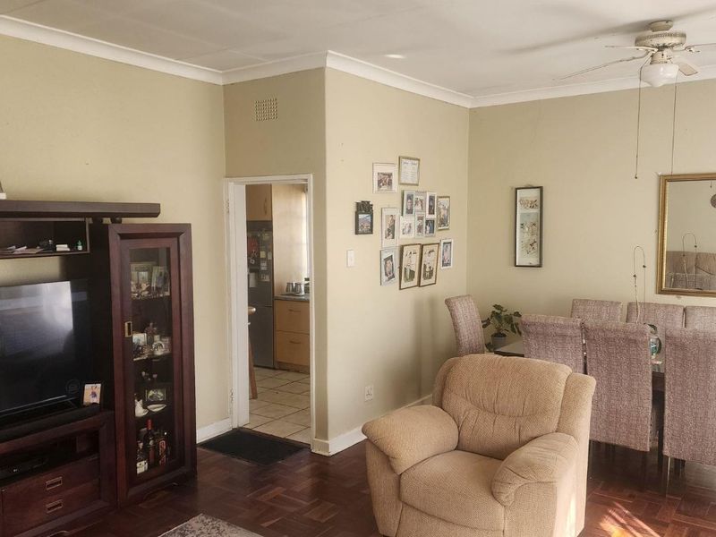 Four Bedroom House for Sale in Wychwood - Photo 3