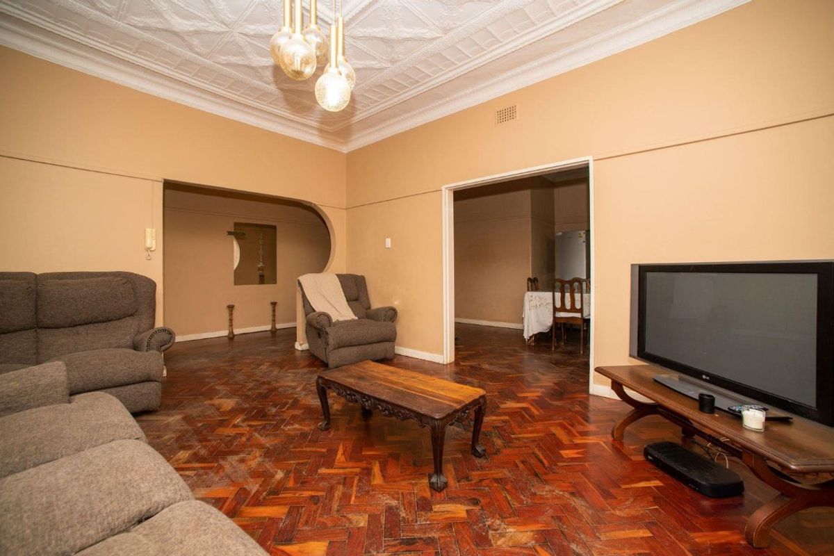 Stunning 3-Bedroom Home with a Pool in Fishers Hill - Photo 5