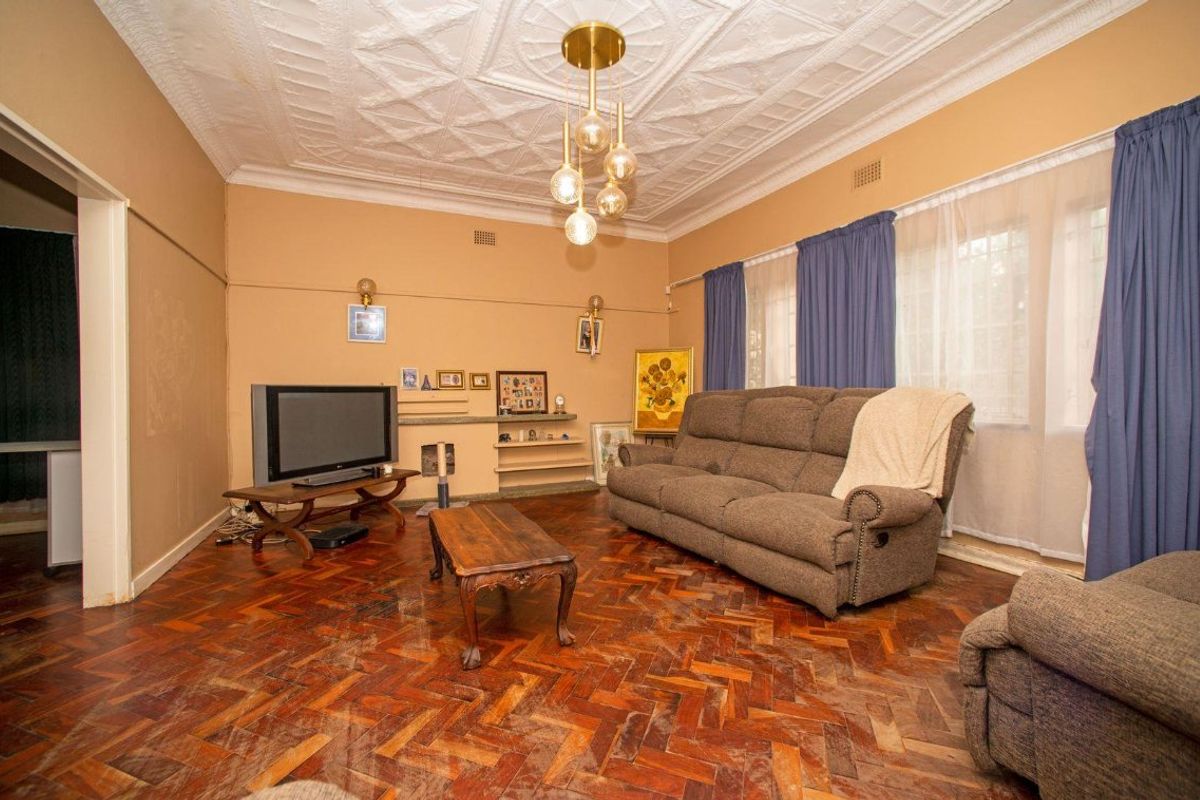 Stunning 3-Bedroom Home with a Pool in Fishers Hill - Photo 4