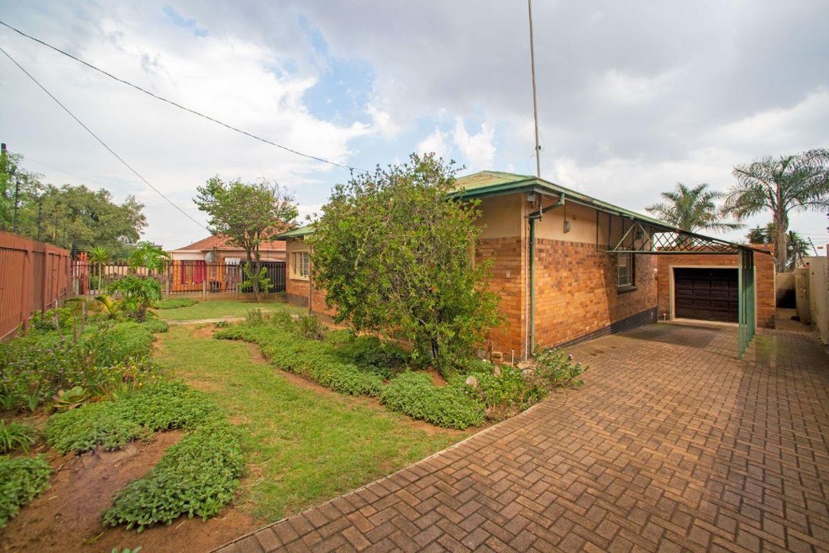 Stunning 3-Bedroom Home with a Pool in Fishers Hill - Photo 2