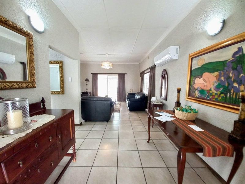 Stunning Newly Renovated Home with Flat let, Pool and Entertainment Area - Photo 2