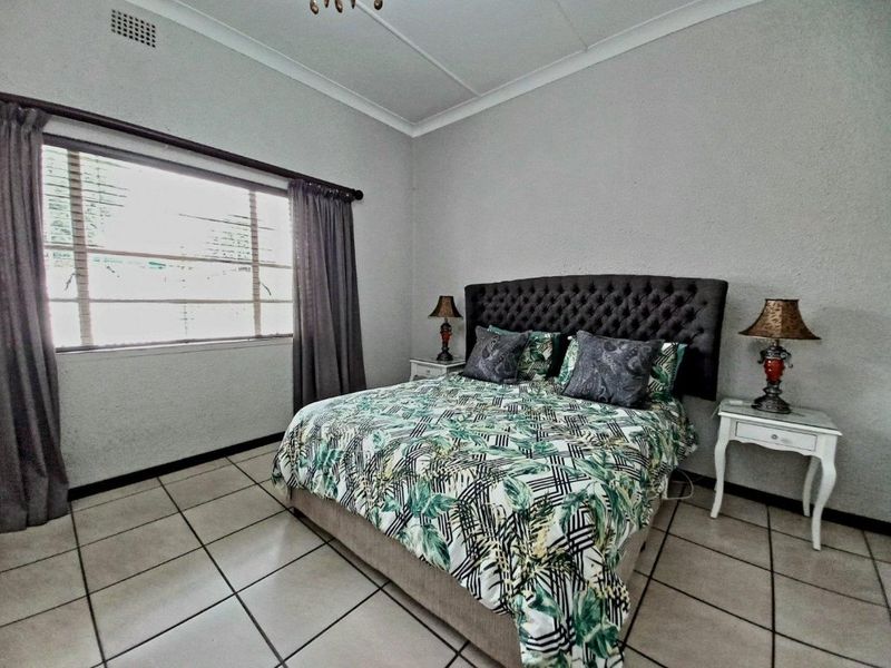 Stunning Newly Renovated Home with Flat let, Pool and Entertainment Area - Photo 10