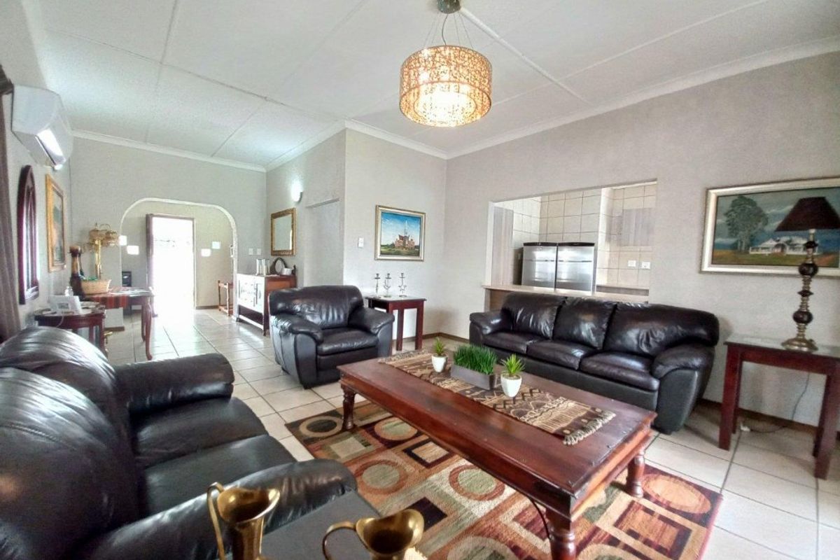 Stunning Newly Renovated Home with Flat let, Pool and Entertainment Area - Photo 3