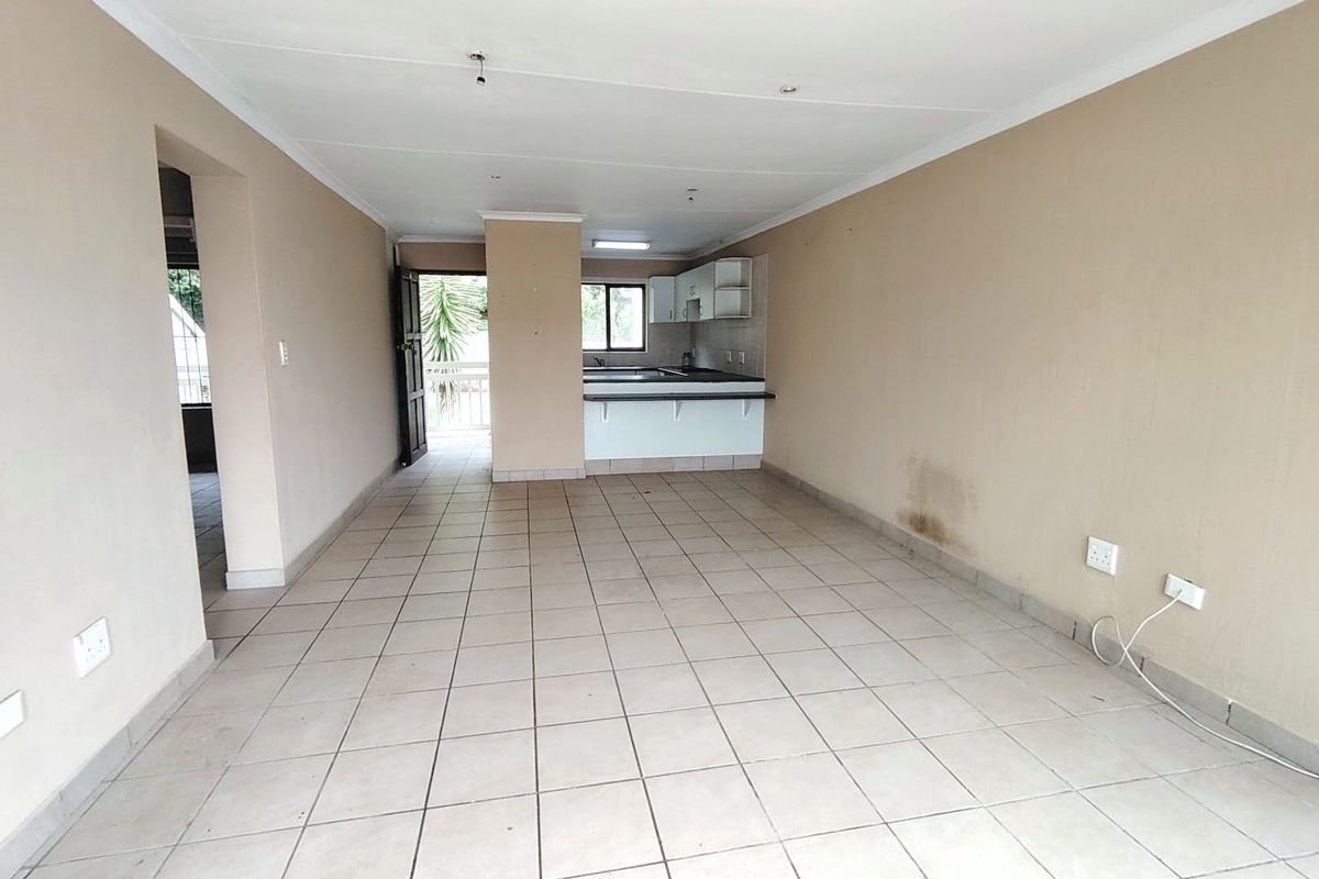 Central unit in small complex  - Photo 4